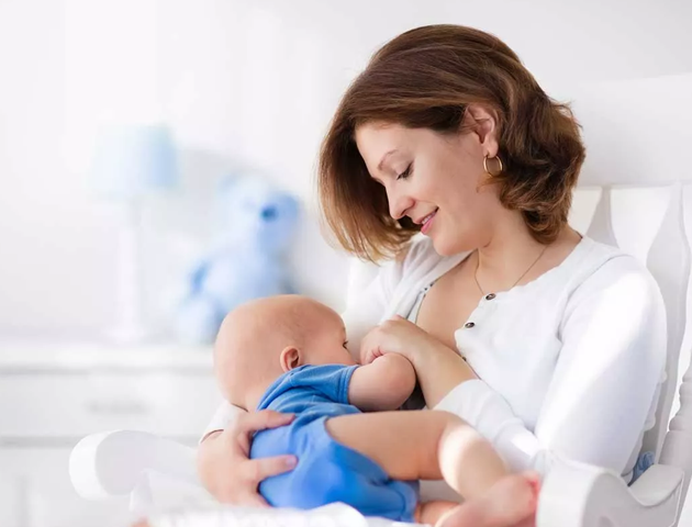 How A Breastfeeding Consultant Helps Mothers Of Twins